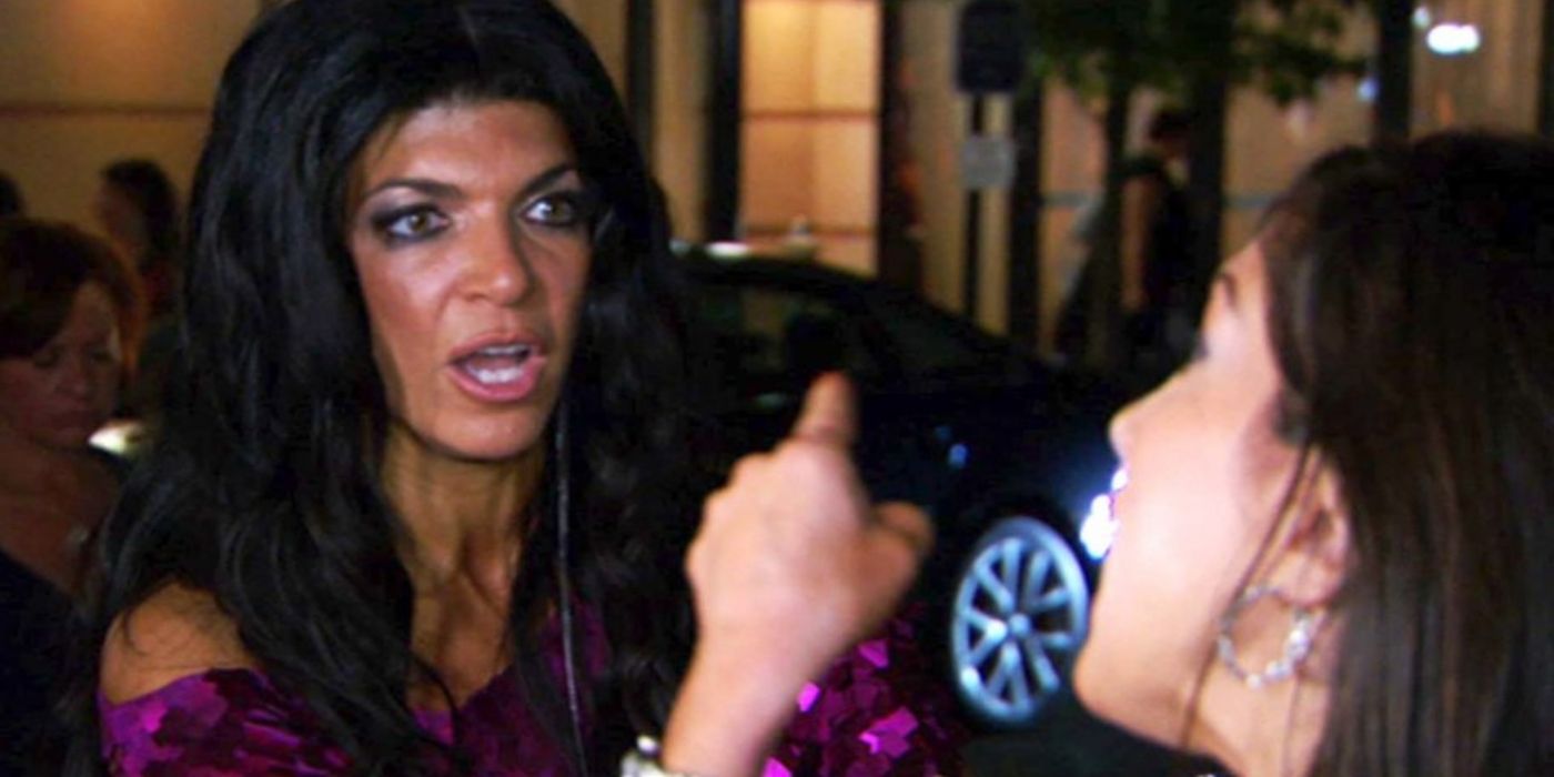 Teresa and Jacqueline fighting outside of the fashion show on RHONJ