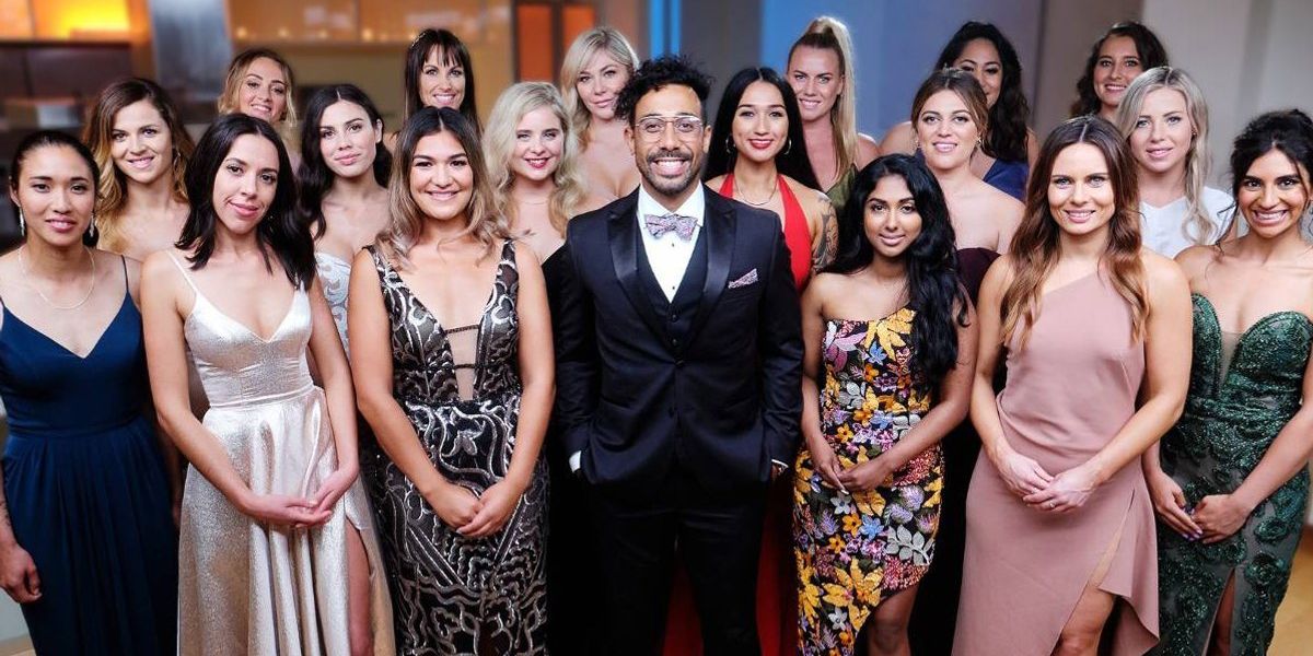 All contestants pose in The Bachelor New Zealand.