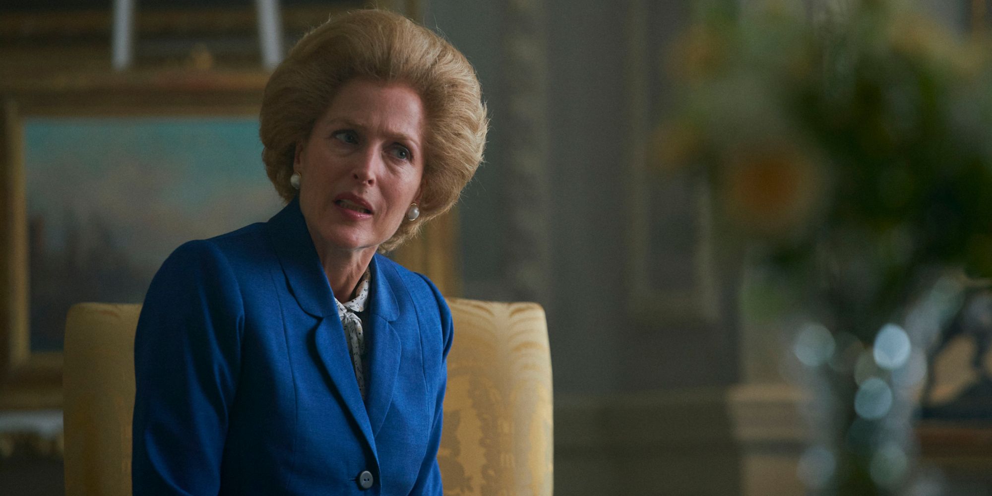 Gillian Anderson as Margaret Thatcher sitting and arguing in The Crown.