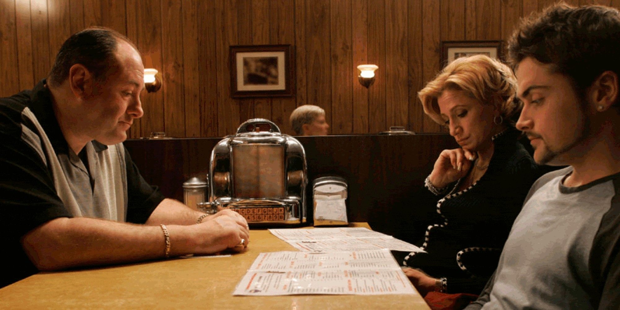 Tony, Carmela and A.J. sit in the diner in The Sopranos finale