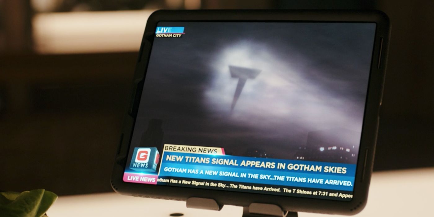 Titans Bat Signal Gotham