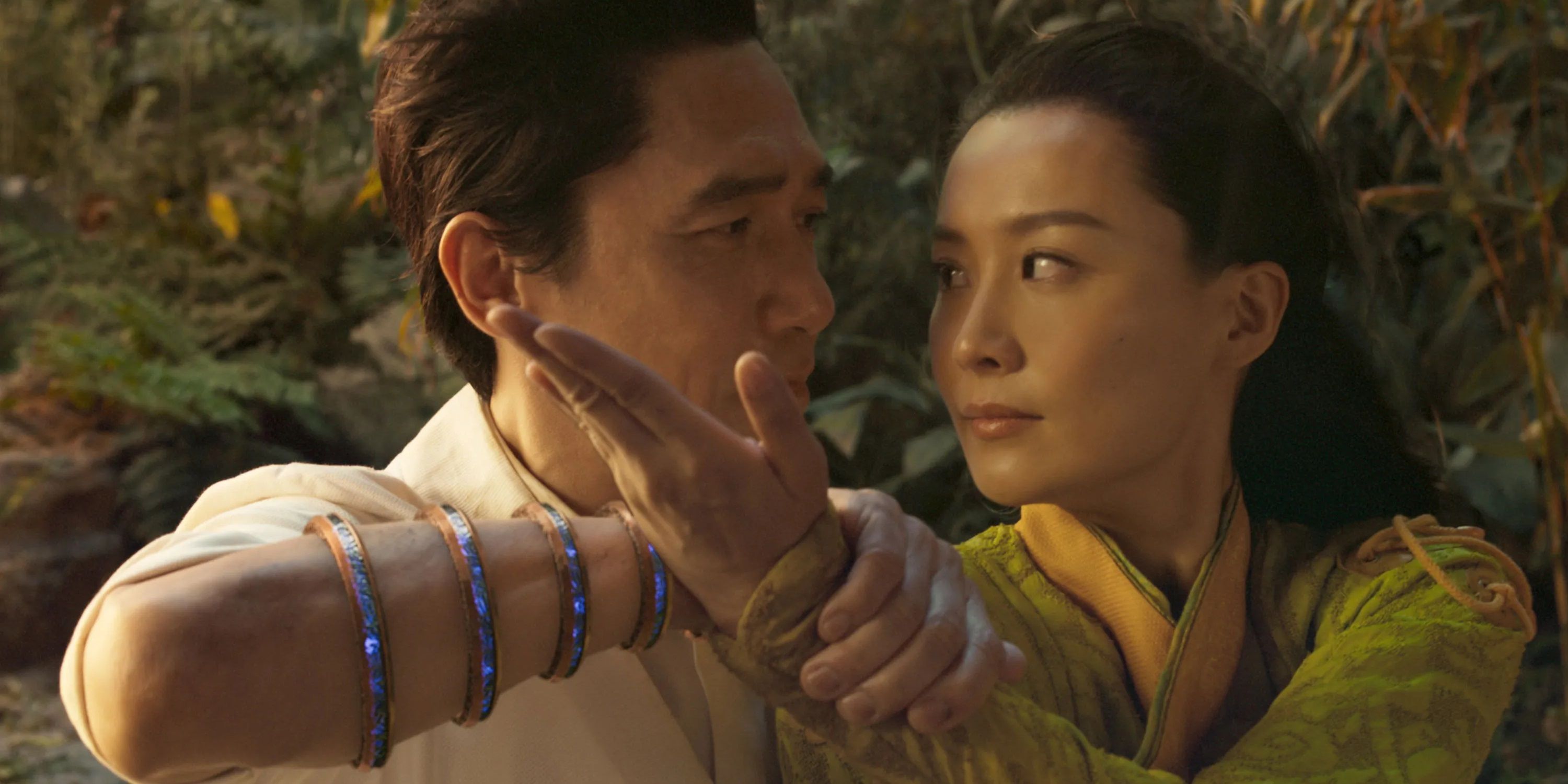 Wenwu fighting Li in the prologue of Shang-Chi and the Legend of the Ten Rings