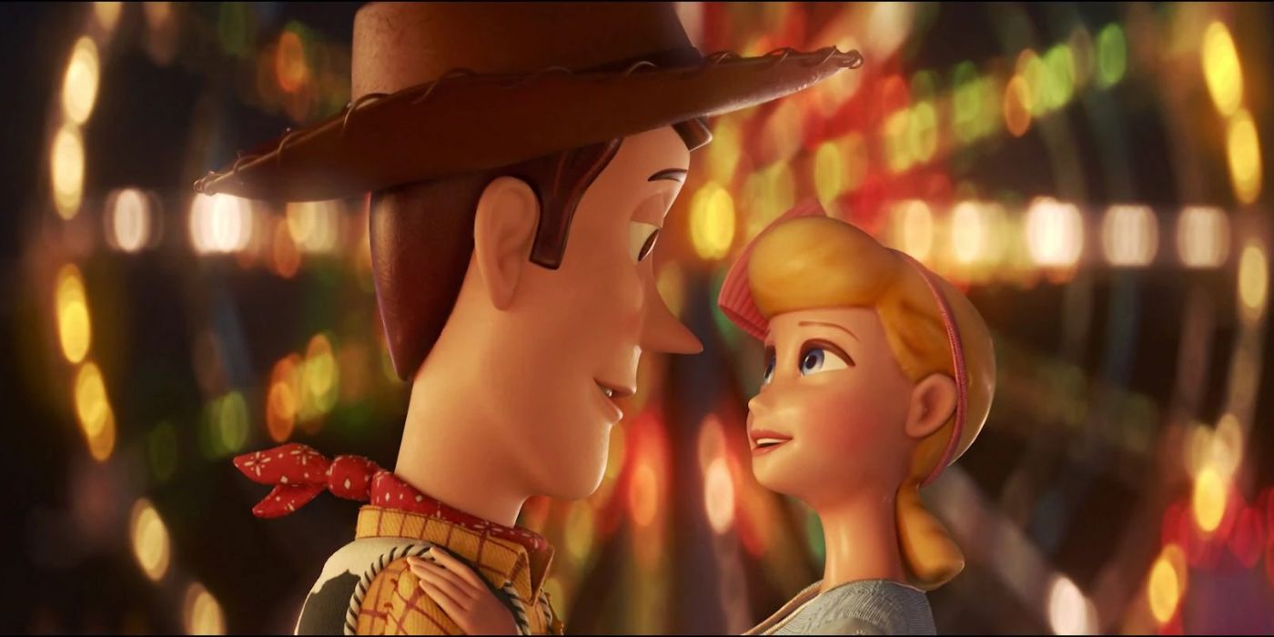 Woody e Bo Peep como brinquedos perdidos em Toy Story 4.
