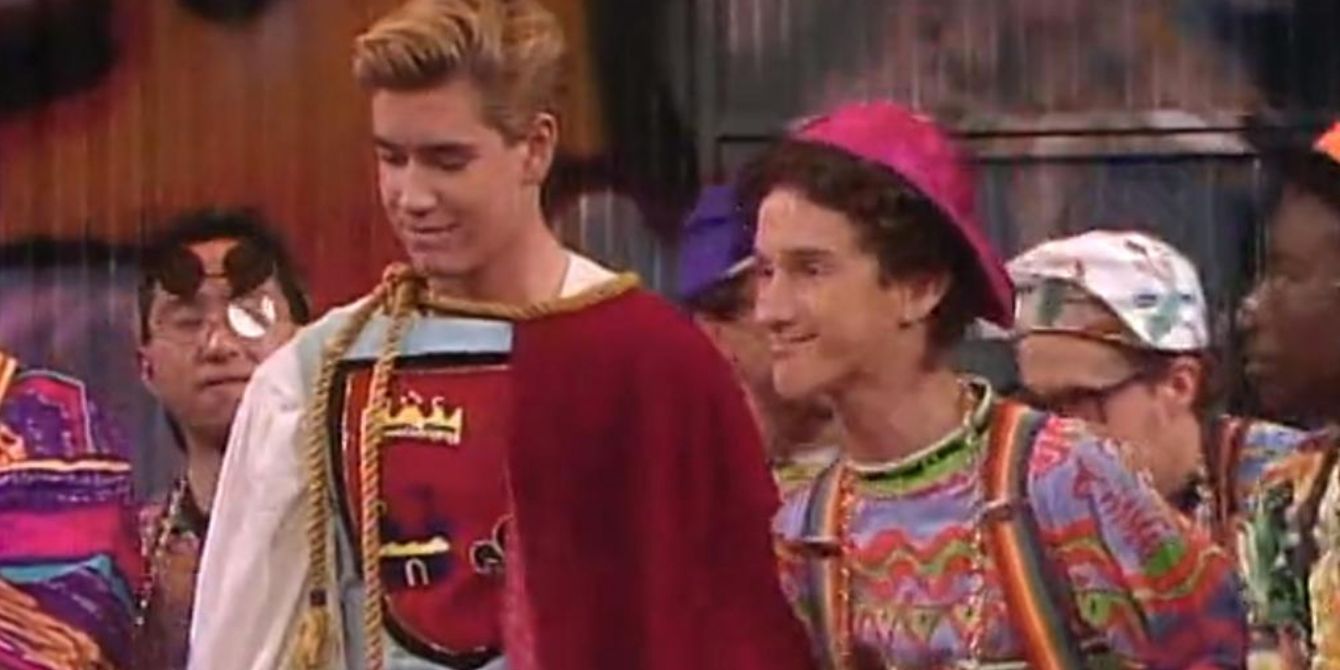 Zack and Screech stand onstage in their costumes for Snow White and the Seven Dorks in Saved By The Bell