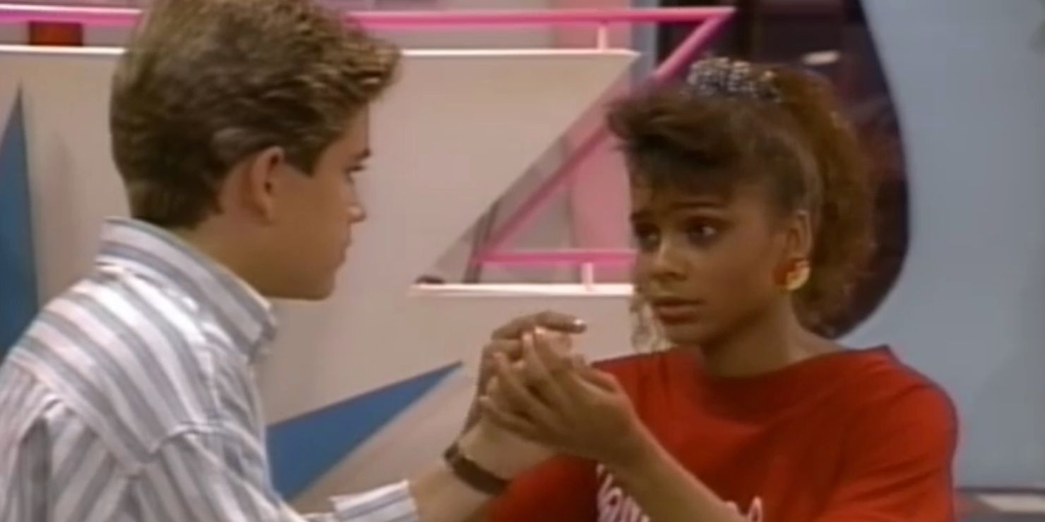 Zack tries to comfort Lisa when she needs to pay a credit card bill in Saved By The Bell