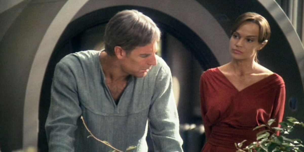 An older Captain Archer talks with his caregiver T'Pol in Star Trek: Enterprise