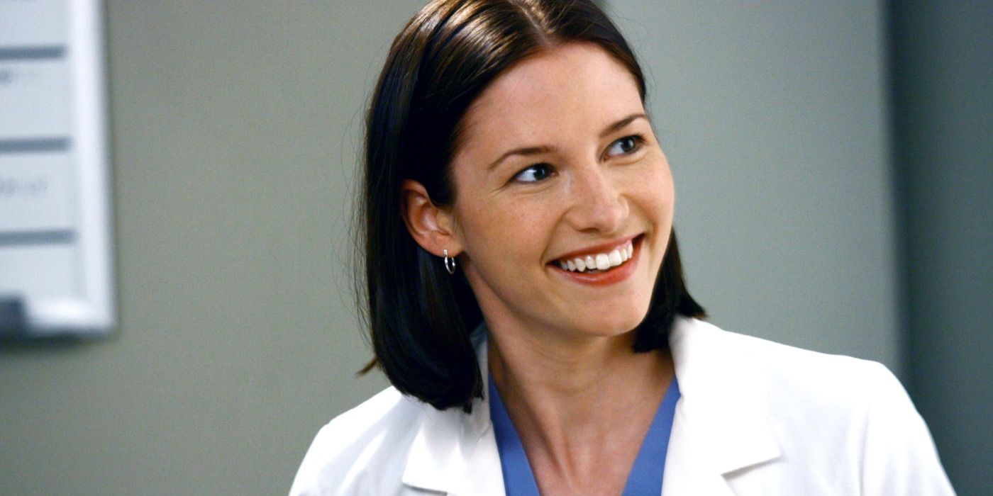 Lexie Grey smiling in the hospital in Grey's Anatomy