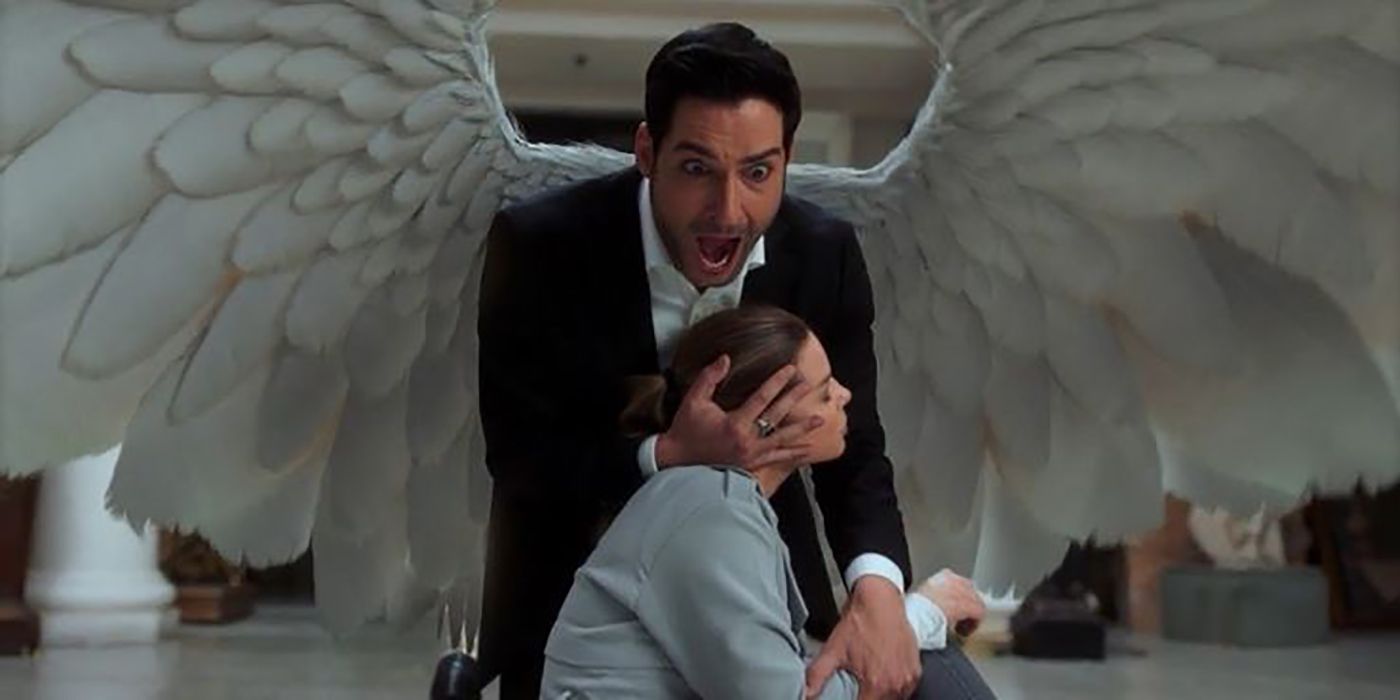 Lucifer holding Chloe, screaming, his wings spread open.