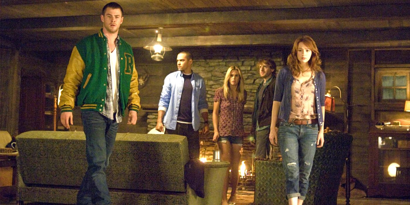 Dana, Curt, Jules, Marty e Holden parecem chocados em The Cabin in the Woods.