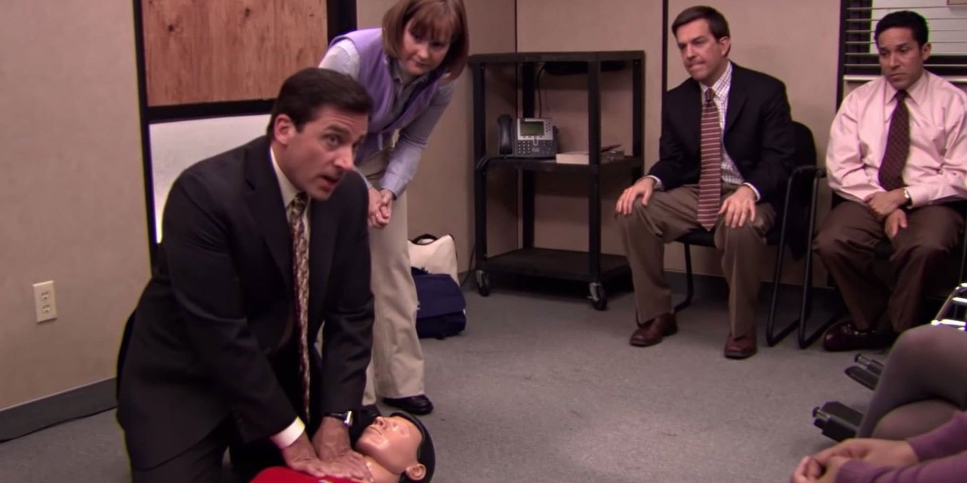 Michael gives CPR to a dummy on The Office