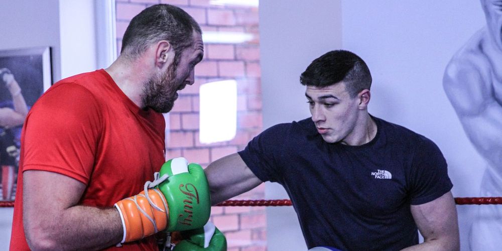 Tyson and Tommy Fury spar with each other