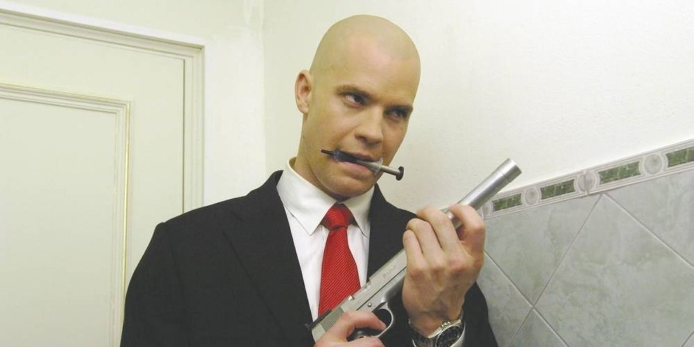 Agent 47 assembles a silencer in Hitman