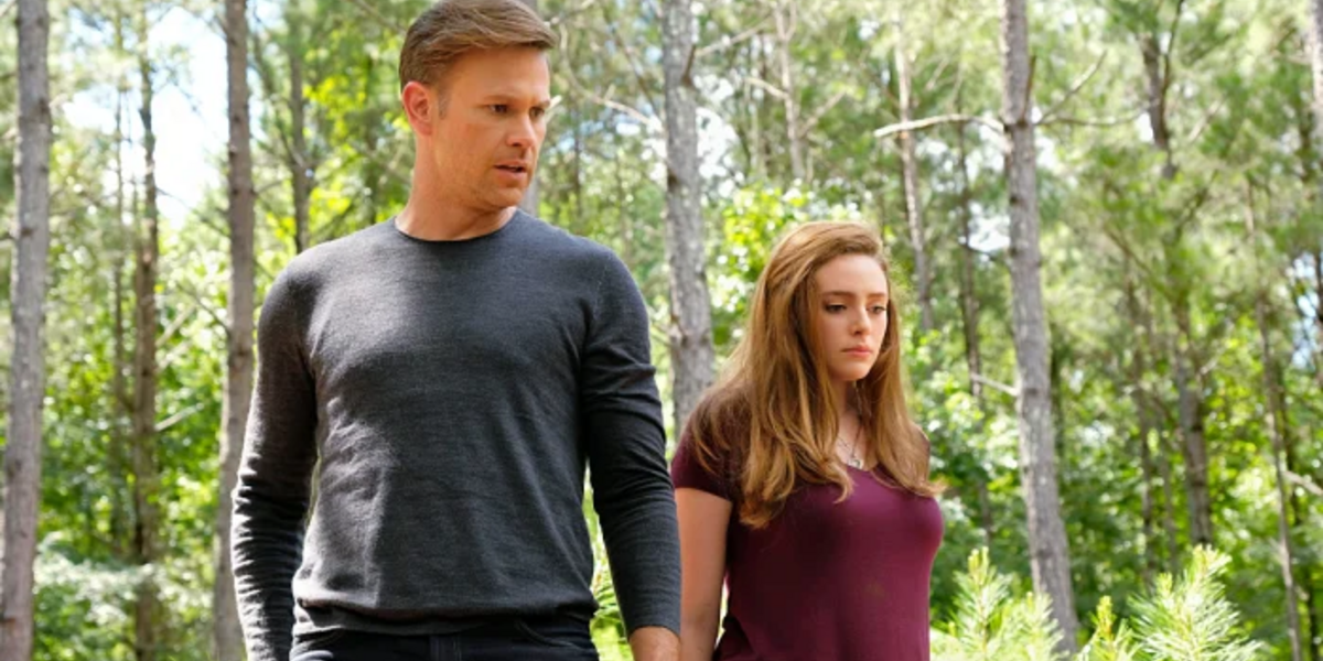 Alaric standing with Hope in Legacies