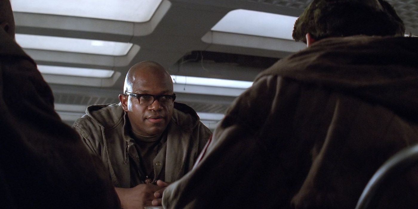 Dillon talks to the other prisoners about recent events in Alien 3