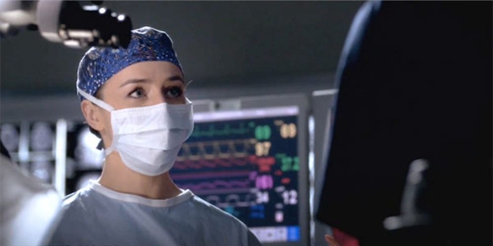 Amelia in OR getting ready to operate on Dr. Herman in Grey&rsquo;s Anatomy