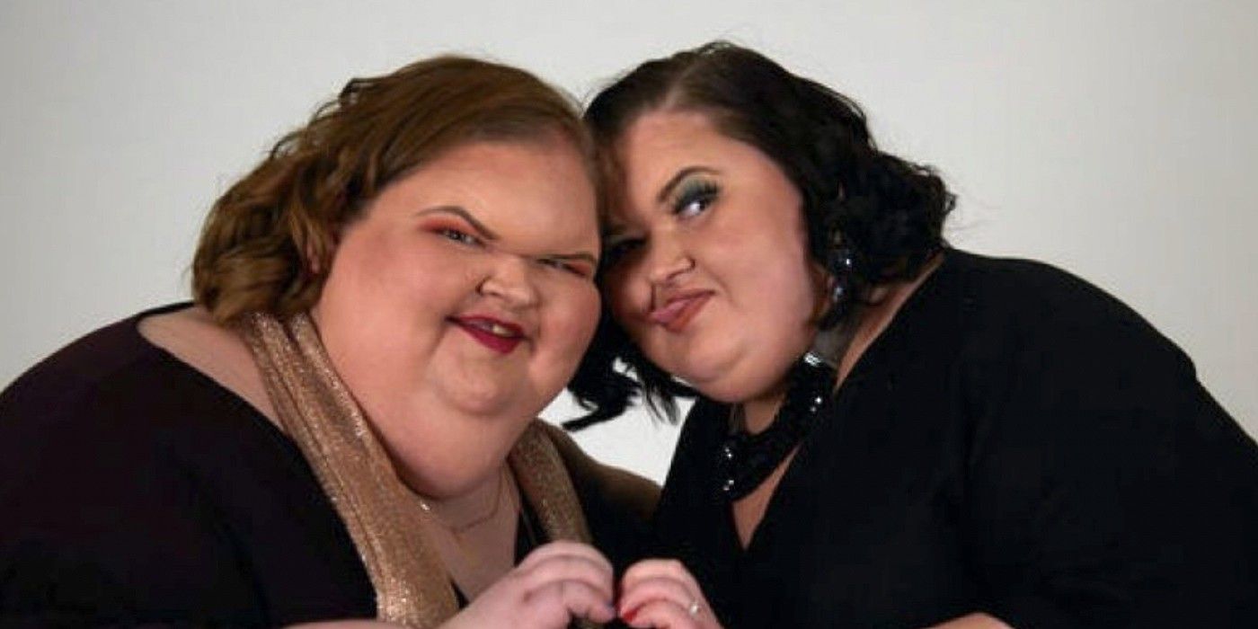 Amy and Tammy Slaton on 1000-Lb Sisters posing close together in glam makeup