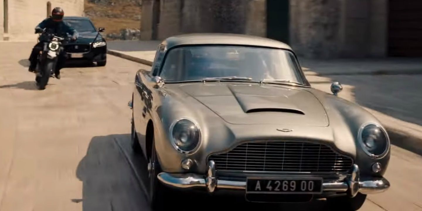 Bond flees from SPECTRE operatives in No Time To Die