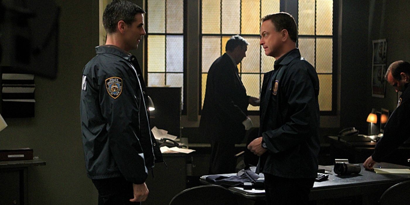 Flack and Mac talking at the station in CSI NY