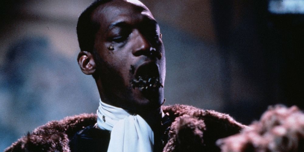 The Candyman (Tony Todd) prepares one of his victims