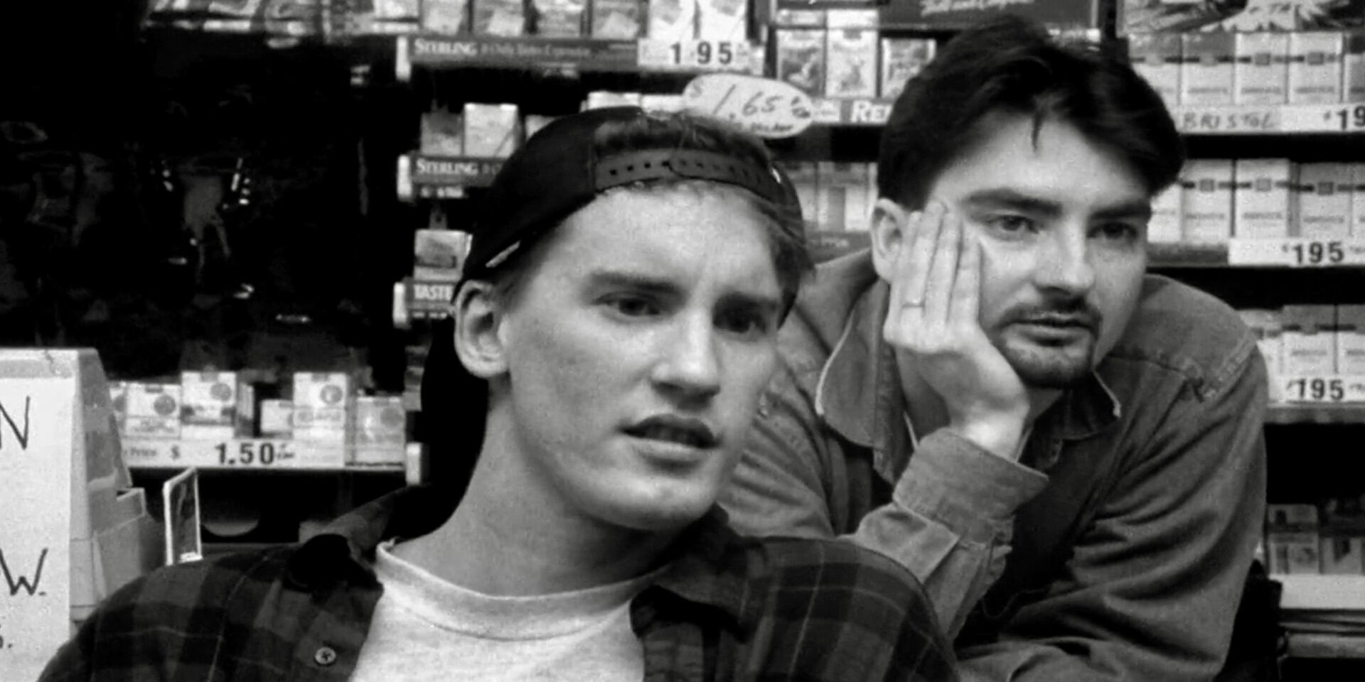 Two men at a grocery store in Clerks 1994