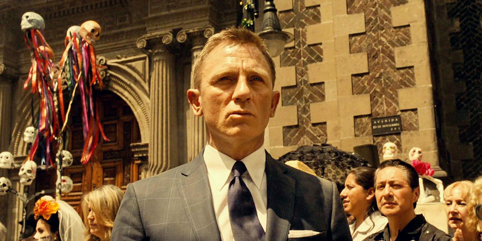 Daniel Craig as James Bond at a Day of the Dead parade in Spectre