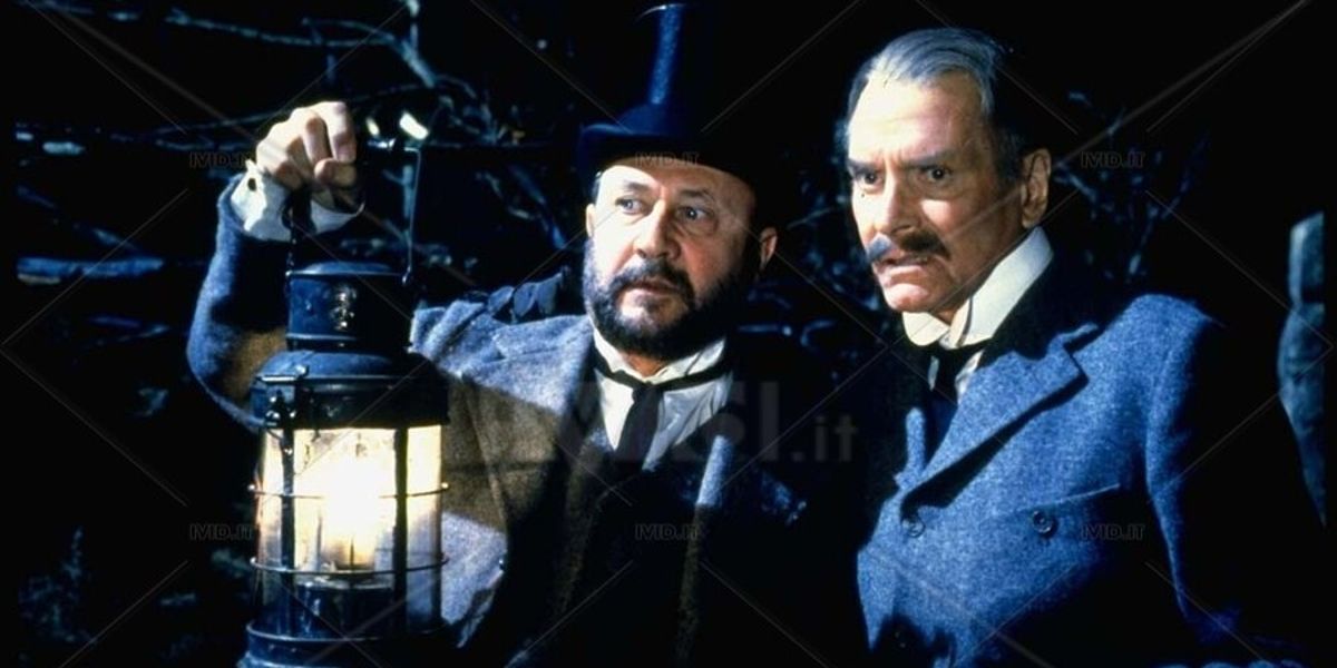 Dr. Seward (Donald Pleasence) and Abraham Van Helsing (Laurence Olivier) using alantern to light their way in Dracula (1979)