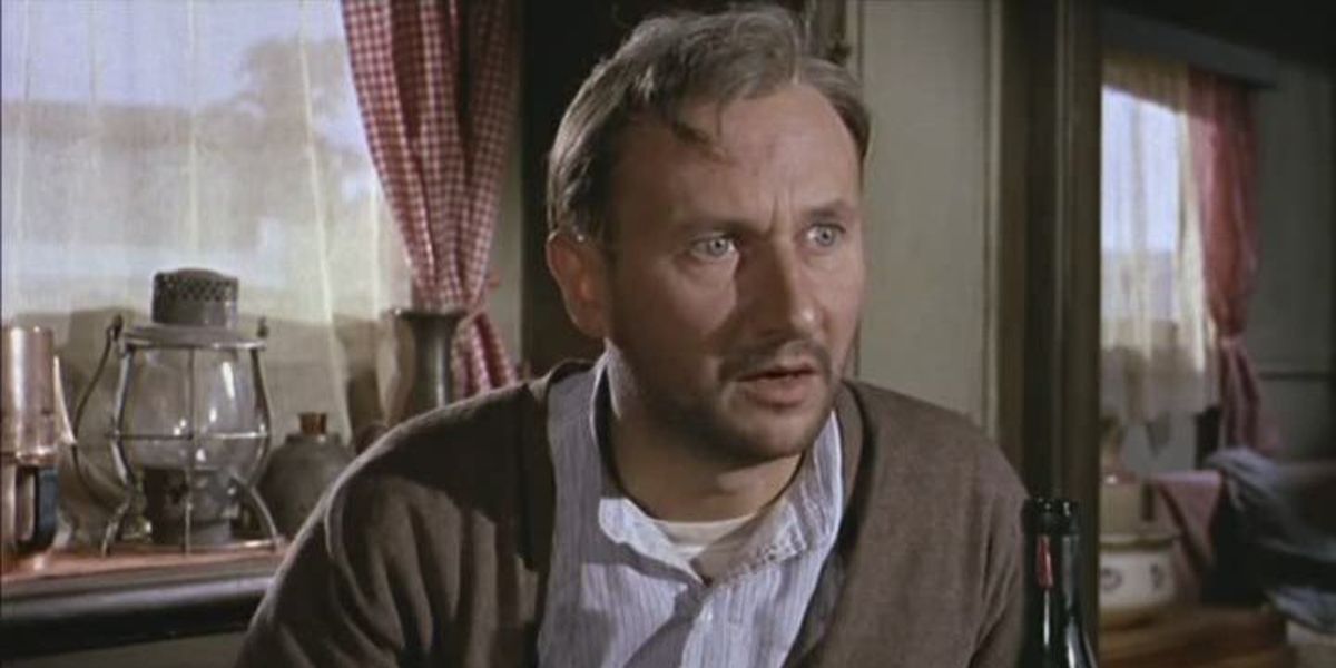 Vanet (Donald Pleasence) looking shocked in Circus of Horror