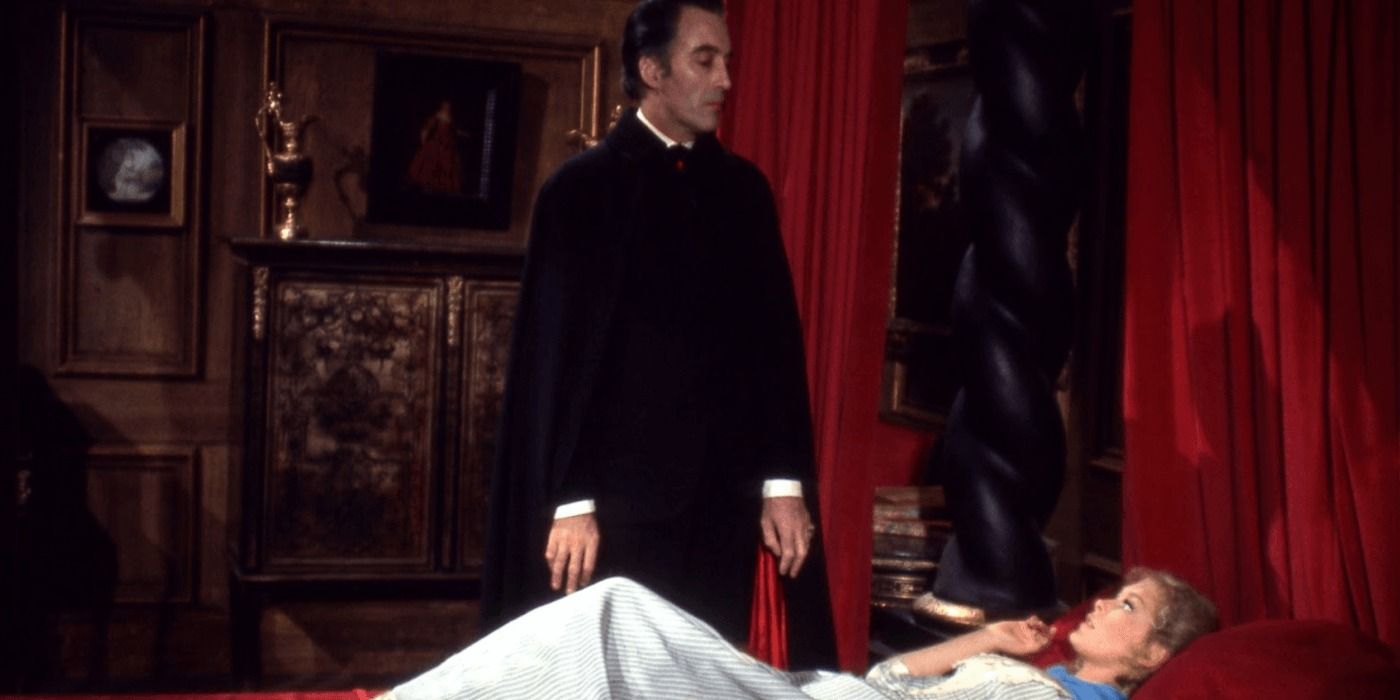 Drácula em pé sobre uma mulher em Scars of Dracula.