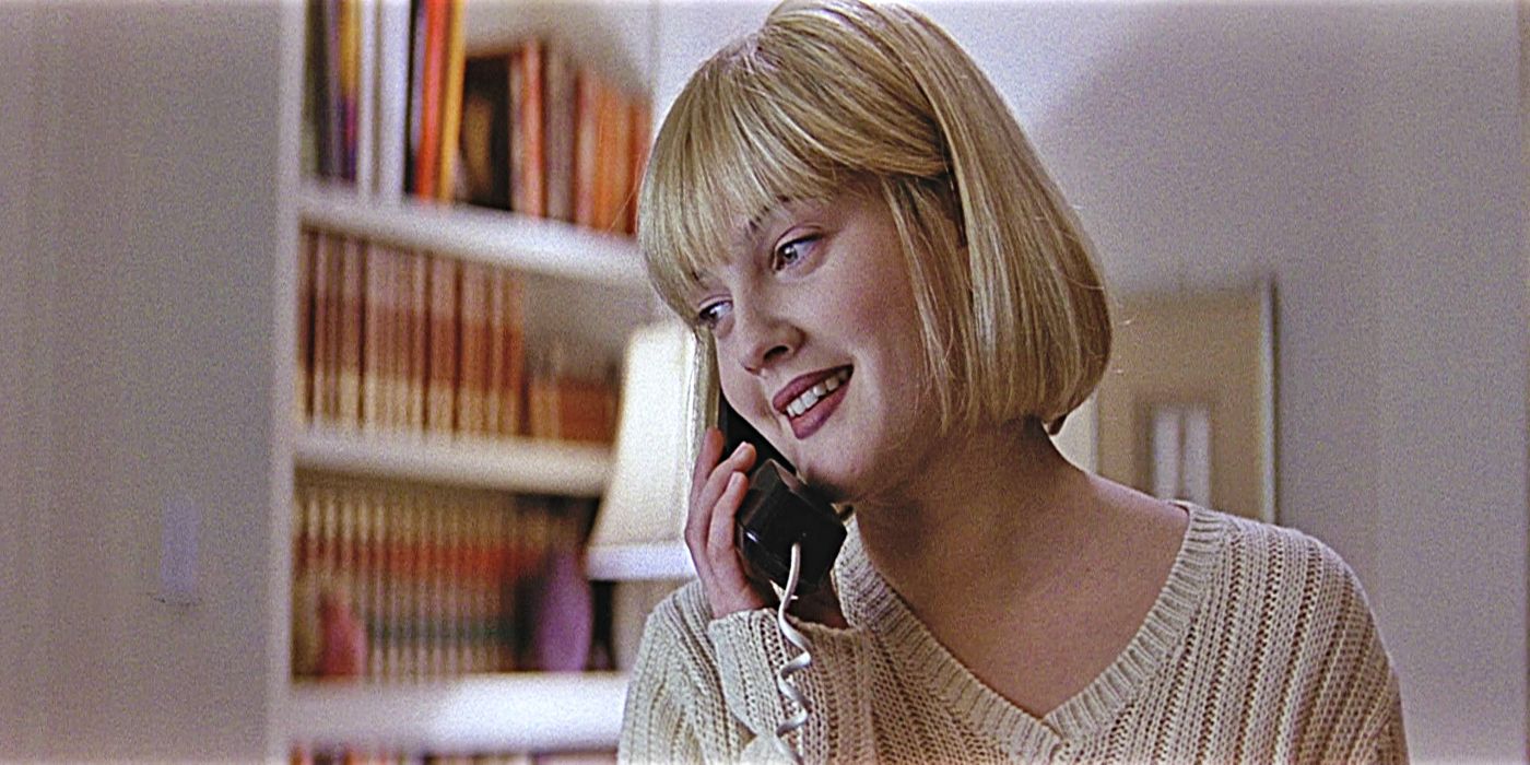 Casey talking on the phone in Scream