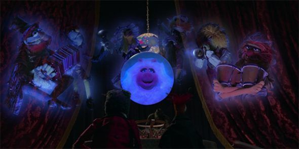 Electric Mayhem being summoned by Miss Piggy in the Muppets Haunted Mansion