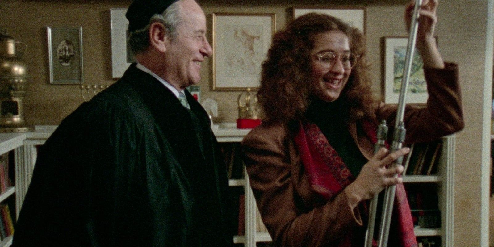 Rabbi Gold laughing with Susan in Girlfriends 1978