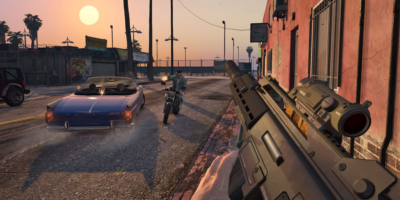 A player reloading an assault rifle on the street in Grand Theft Auto V