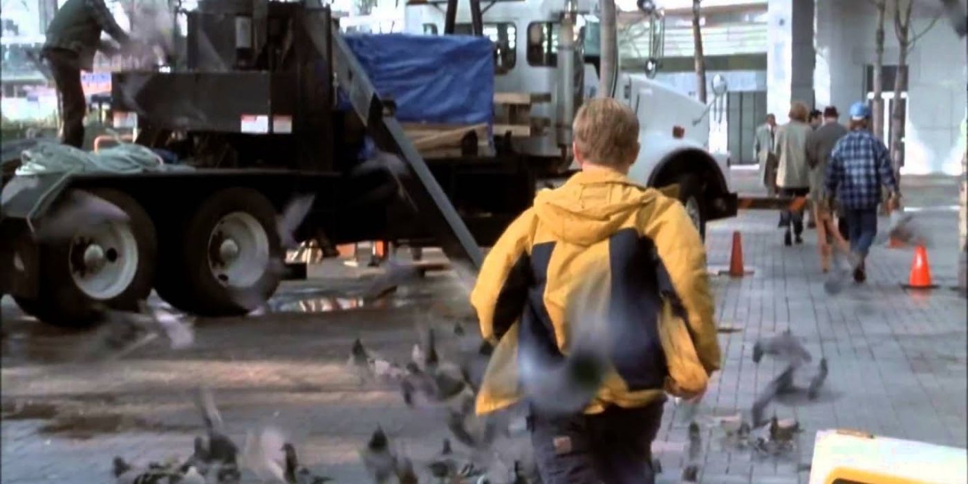 Tim walking moments before his death in Final Destination 2