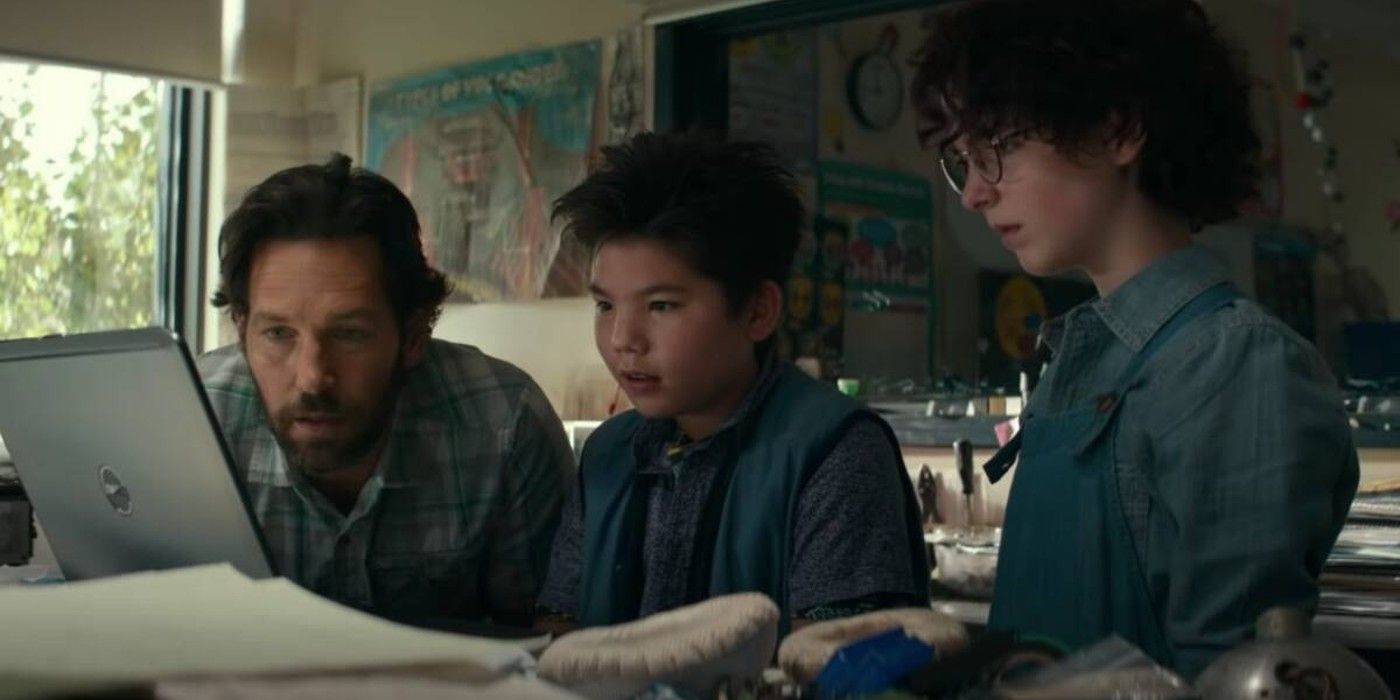 Paul Rudd, Logan Kim and McKenna Grace sit around a laptop in Ghostbusters Afterlife