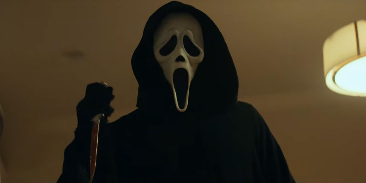 Ghostface brandishing a knife in Scream 2022