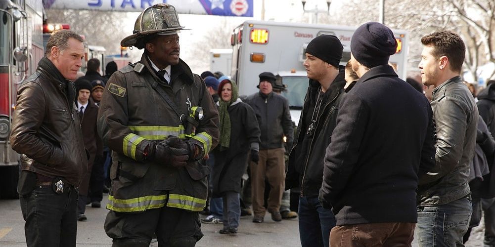 Hank and Dawson discuss the bomb at Chicago Medical Hospital in Chicago PD