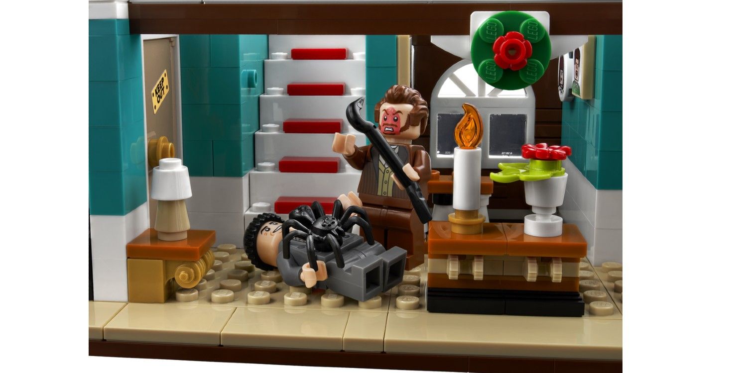Home Alone house LEGO set scene Wet Bandits