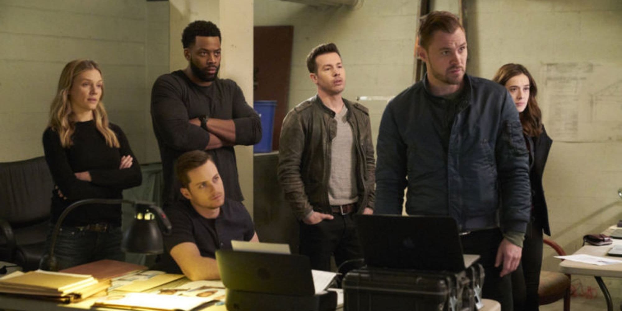 Intelligence Unit members learn about Olinsky's death in Chicago PD
