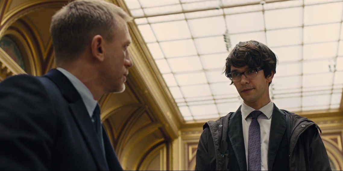 James Bond and Q talk in a gallery in Skyfall