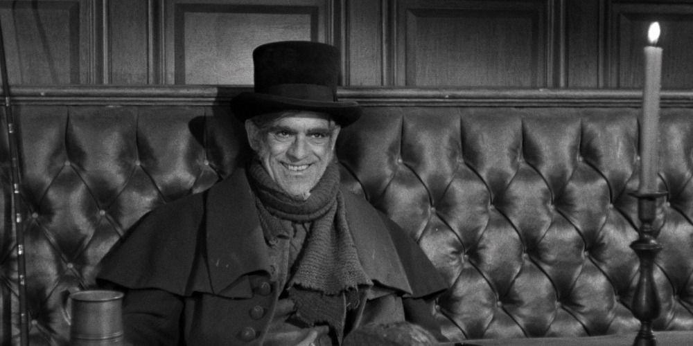 Man grinning at a pub table in The Body Snatcher from 1945