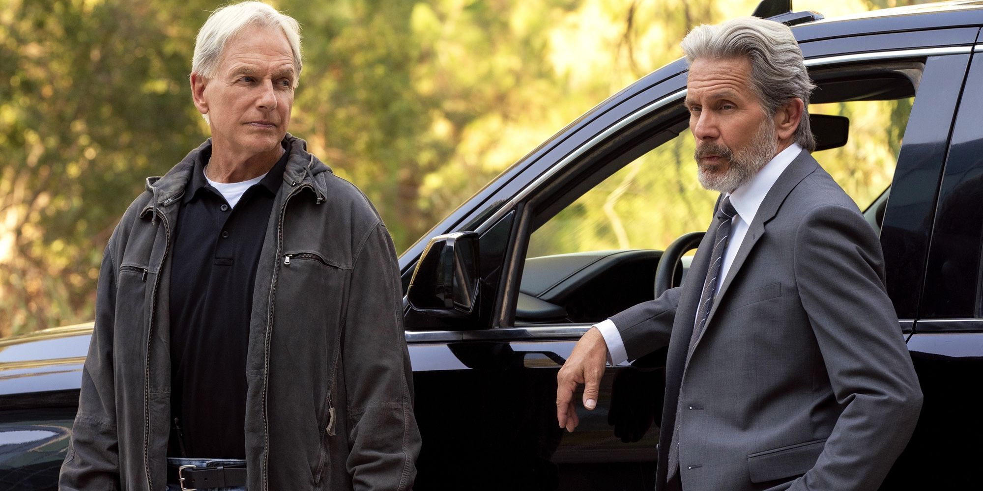 Mark Harmon and Gary Cole next to a black vehicle on NCIS