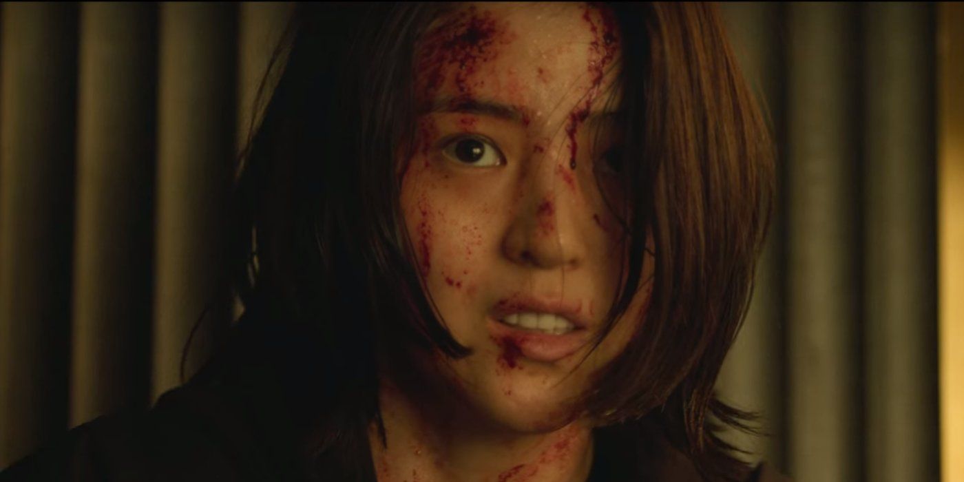 Ji-woo in My Name with cuts all over her face