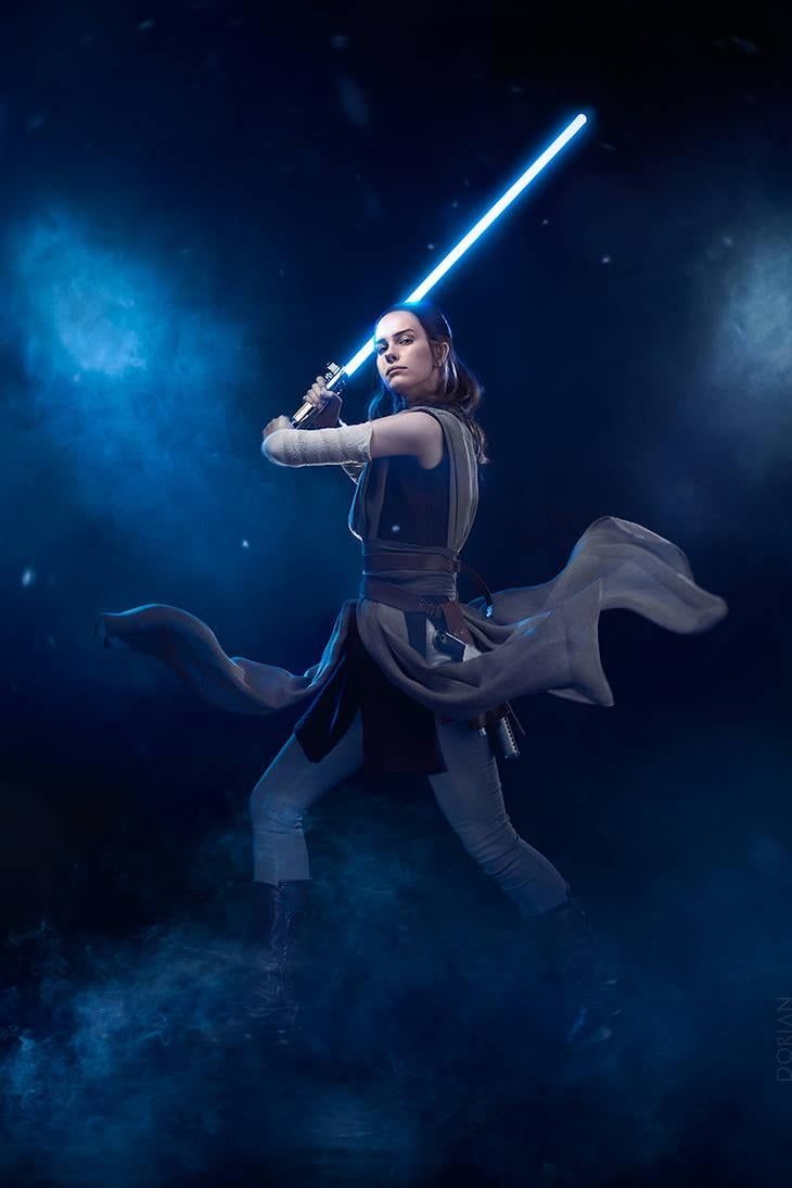 Stunning Star Wars Rise of Skywalker Cosplay Shows Rey In Action
