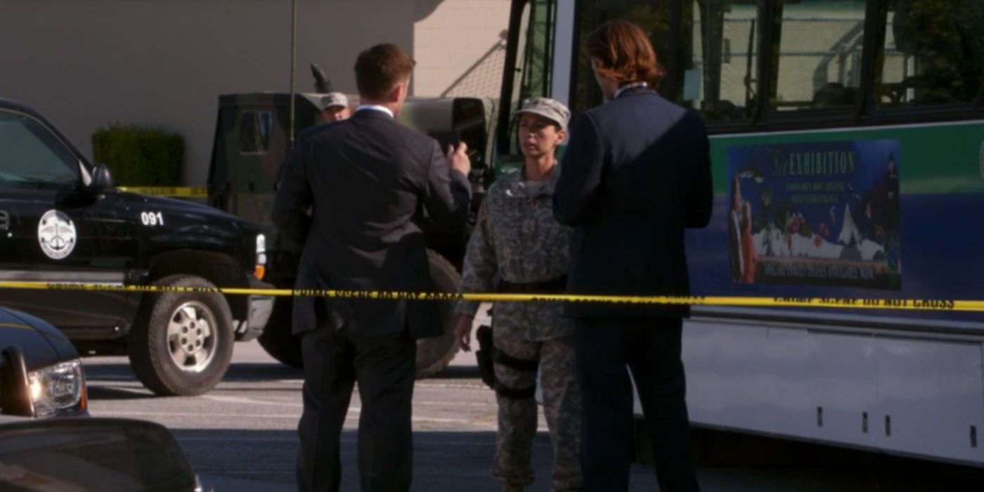 Sam and Dean pose as Agents Stark and Banner in Supernatural