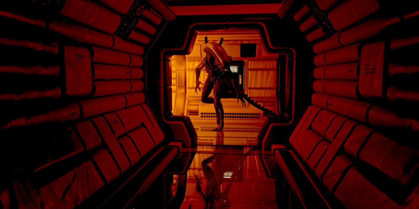 A xenomorph stalks the hallways of Sevastopol Station in Alien Isolation