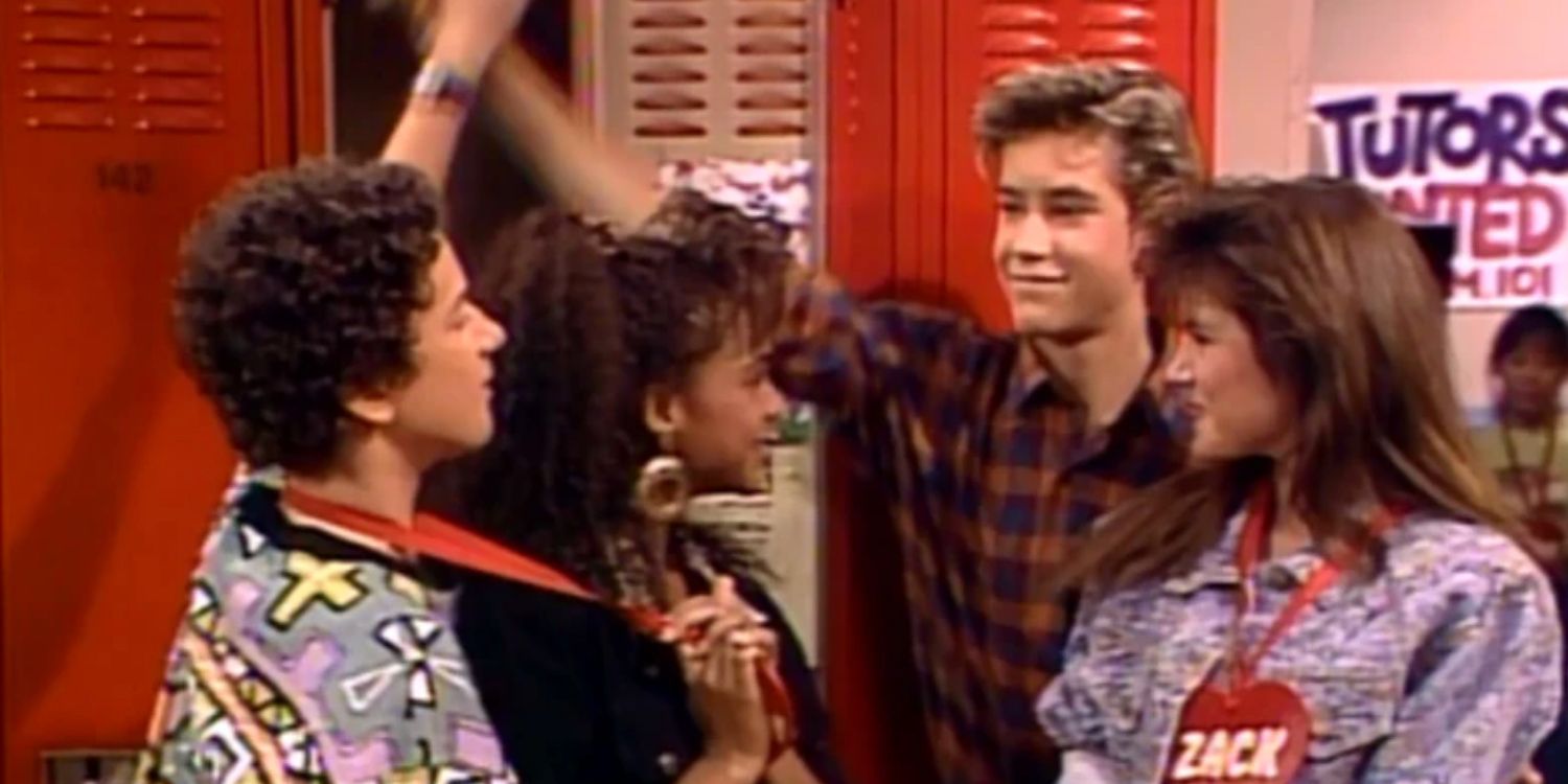 Screech and Zack high five while standing with Lisa and Kelly in Saved By The Bell