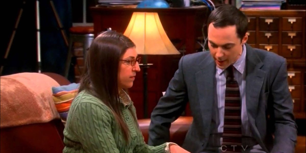 Sheldon and Amy sitting on the couch in his spartment for Valentine's Day in The Big Bang Theory