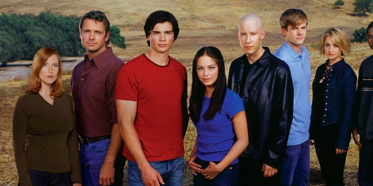 Smallville cast poses for promo picture