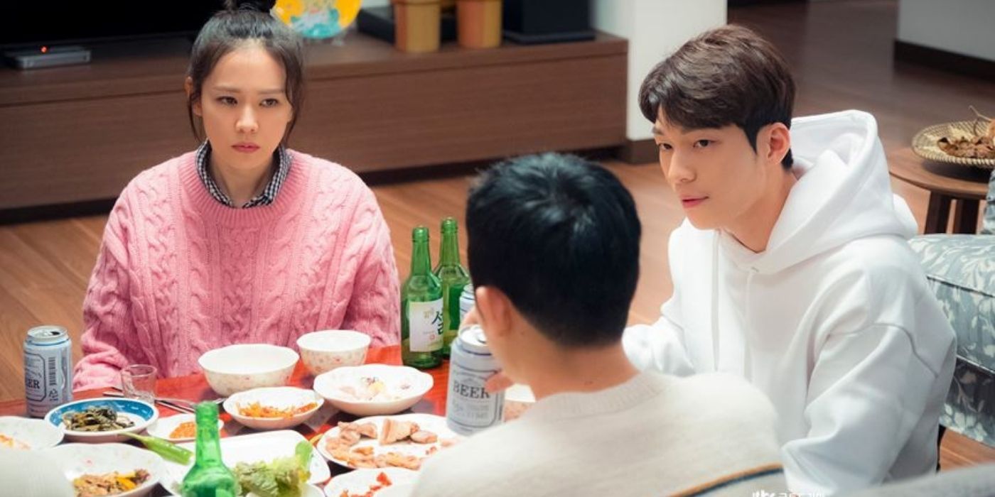 Wi Ha-Joon in a dinner scene in Something in the Rain movie