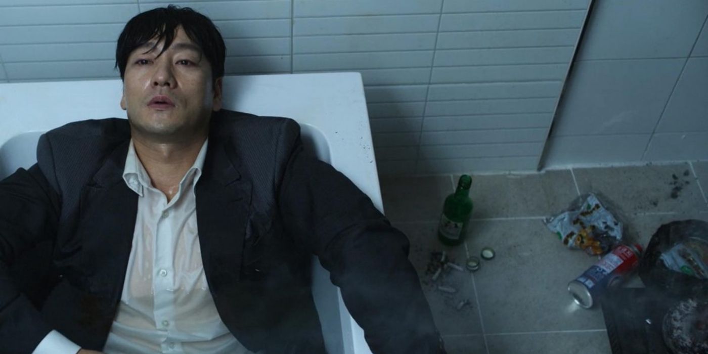 Sang-Woo on the bathtub in Squid Game